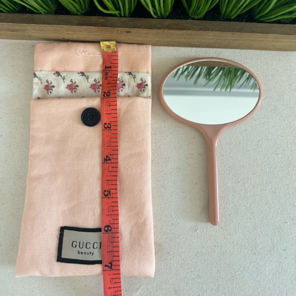 Gucci Beauty Small Pink Mirror With Floral Pink Pouch NWOT - Picture 5 of 9